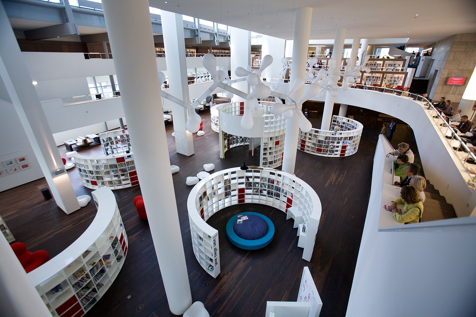 Interior da Biblioteca Central de Amsterdam (OBA)
